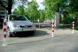 pr�klad umiestnenia z�bran vjazdu s uzamykate�n�m re�azom firmy KRAFT Servis s.r.o. - idealmarket.sk